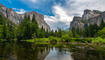 Yosemite valley view - obrazy, fototapety, plakaty
