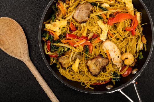Chinese Style Asian Spicy Singapore Noodles