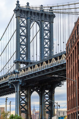 Fototapeta premium Widok przez Manhattan Bridge