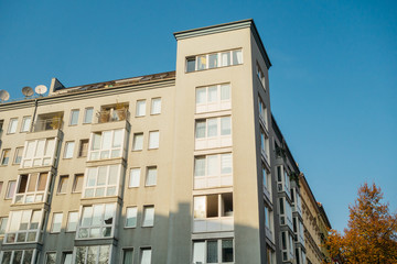Fototapeta na wymiar modern and grey facaded corner building in berlin