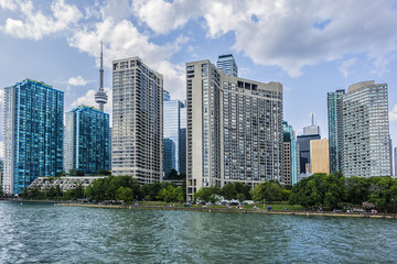 Naklejka premium The beautiful Toronto's skyline over lake. Urban architecture. Ontario, Canada.