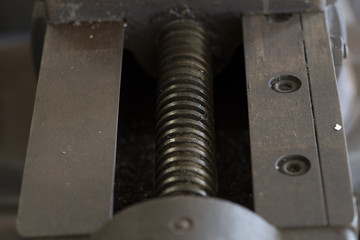 Werkzeuge und Maschinen in einer Schmiede