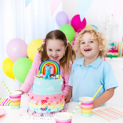 Obraz na płótnie Canvas Kids birthday party with cake