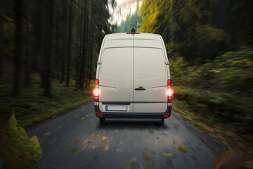 Sprinter im Herbstwald