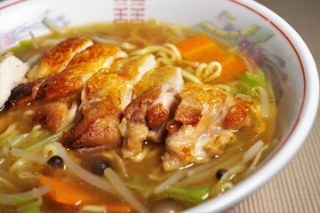 ラーメン（チキンソテーをトッピング）