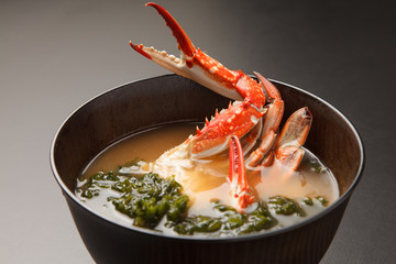 ワタリガニとあおさの味噌汁