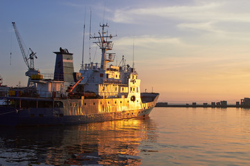 Fototapeta premium Summer sunset in the port