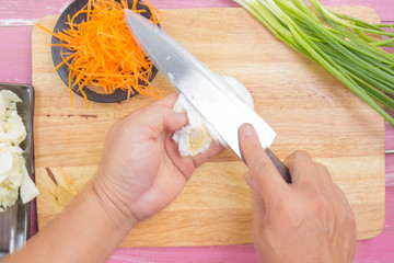 Chef cleaning knife with paper