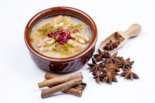 Geleneksel bir t&uuml;rk tatlısı; Aşure (Ashura)