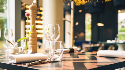 Eingedeckter Restauranttisch