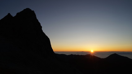 北アルプス槍ヶ岳登山、朝日と槍ヶ岳