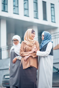 Three islamic girl walking in the city