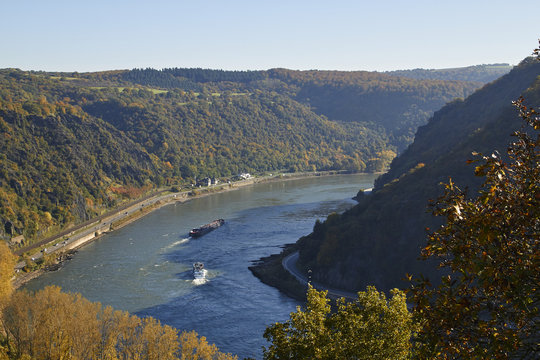 Ausblick vom Loreley-Felsen auf den Rhein