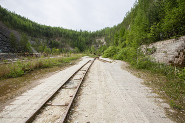 Obraz premium Railway in the old talc quaary open pit mine