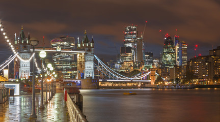 Fototapeta na wymiar London - The Tower Bride, promenade and skyscrapers at dusk light.