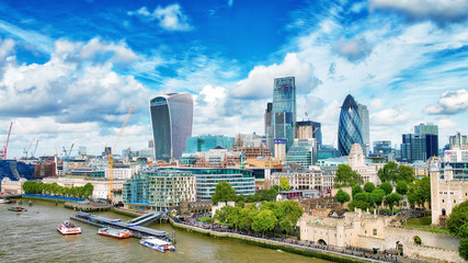 Obraz premium LONDON - SEPTEMBER 25, 2016: City skyline along Thames river. London attracts 30 million tourists annually