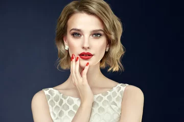 Crédence de cuisine en verre imprimé Salon de coiffure Beautiful model girl with short curly  hair and red lips . Red manicure on nails .Beauty and esthetic care 