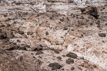 Lava formte die Gesteine an der Küste