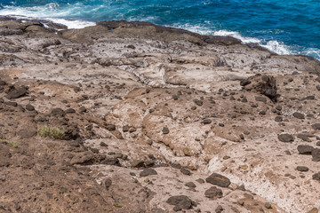 Lavagestein an der Meeresküste