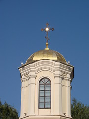 Fototapeta na wymiar Gold dome of the Orthodox church against the blue sky.