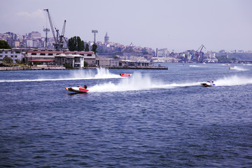 Obraz premium Offshore boat racing in golden horn, Istanbul