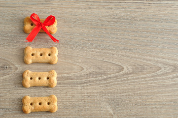 Dog biscuits decorated with a bow