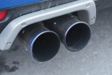 Double exhaust pipe