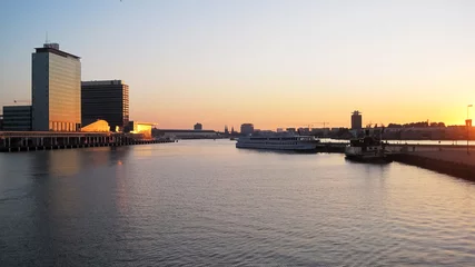 Foto op Plexiglas Sunset in Amsterdam © peppermintjoe