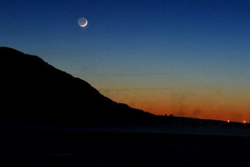 Fototapeta premium Moon Rising