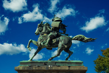 Obraz premium Kusunoki Masashige samurai bronze equestrian statue erected in 1897 in the center of Tokyo 