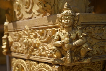 Fototapeta na wymiar The sculpture is a work of Thai craftsmen. Mostly in temples.
