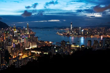 Keuken foto achterwand Hong-Kong Stadsgezicht van Hong Kong en Victoria Harbour bij nacht