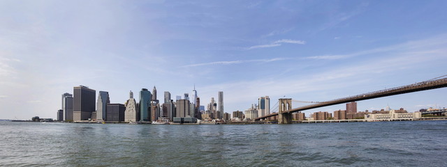 Fototapeta na wymiar Panoramic view at Brooklyn Bridge view and Manhattan skyline, USA