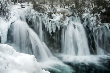 Fototapeta na wymiar Winter waterfall