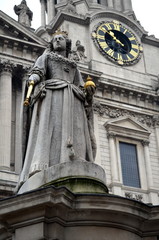 Statue von Königin Anne in London