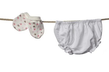 Ropa de bebe tendida