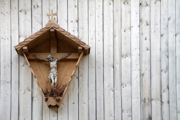 Kruzifix an einem Haus in Stuhlfelden