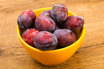 Plums in the bowl