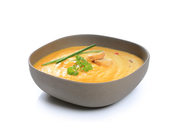 soupe de légumes sur fond blanc