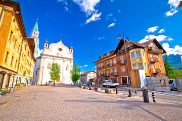 Fototapeta premium Widok architektury głównego placu Cortina d 'Ampezzo