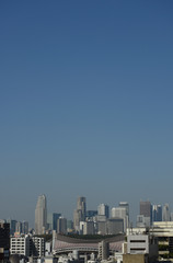 Obraz premium 日本の東京都市景観「青空と新宿区の高層ビル群などを望む」