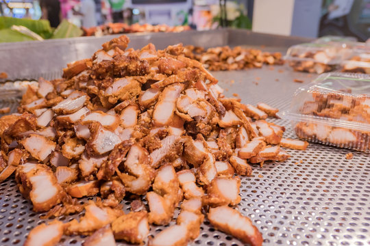 closeup Pile cooked fried pork in the market .