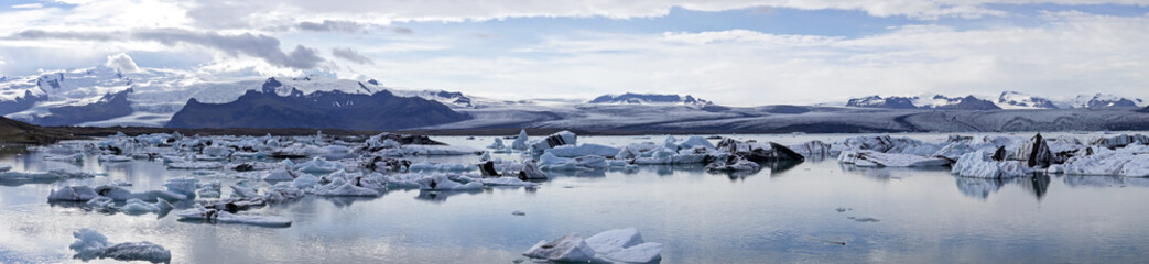View of the famous glacier lagoon Jokulsarlon, below Vatnajokull