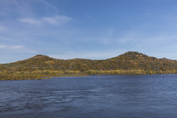 Obraz premium Mississippi River In Autumn