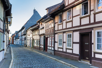 Fototapeta na wymiar Cobblestoned street with half-timbered houses in the center of Goslar