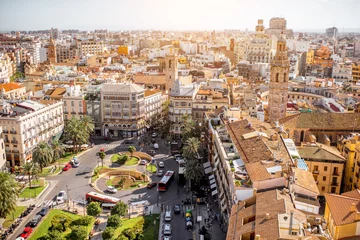 Fotobehang Top stadsgezicht uitzicht op de oude stad met het belangrijkste plein van Reina in de stad Valencia tijdens de zonnige dag in Spanje © rh2010