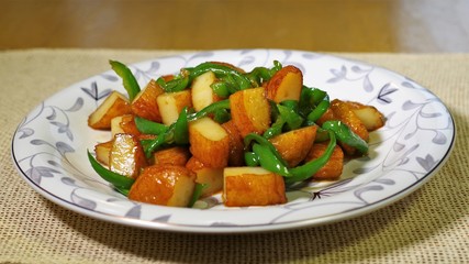 ピーマンとさつま揚げの炒め物