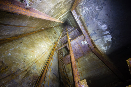 Underground deep lift in abandoned iron mie shaft