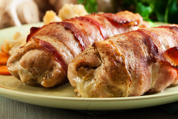 Chicken breast stuffed with champignon