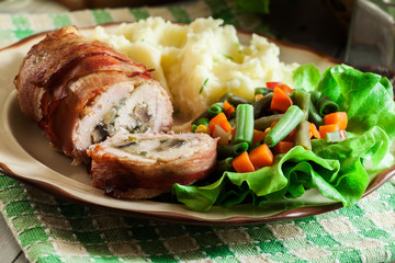 Chicken breast stuffed with champignon